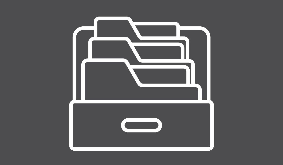 Dibujo a trazo seco de carpetas en un archivador