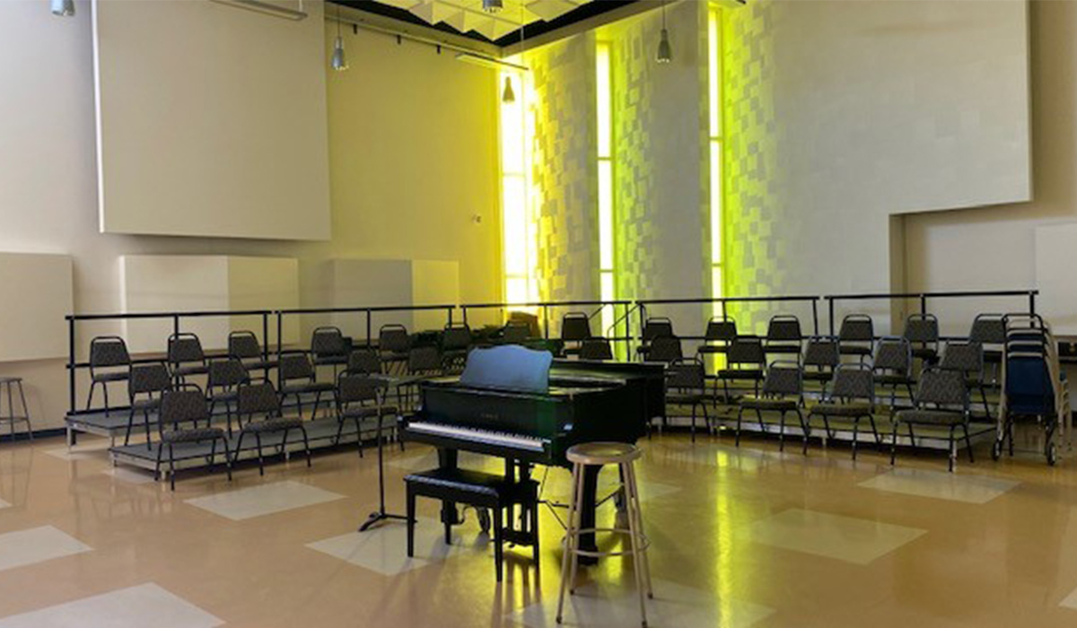Una sala de ensayos en el Centro de Música y Arte.
