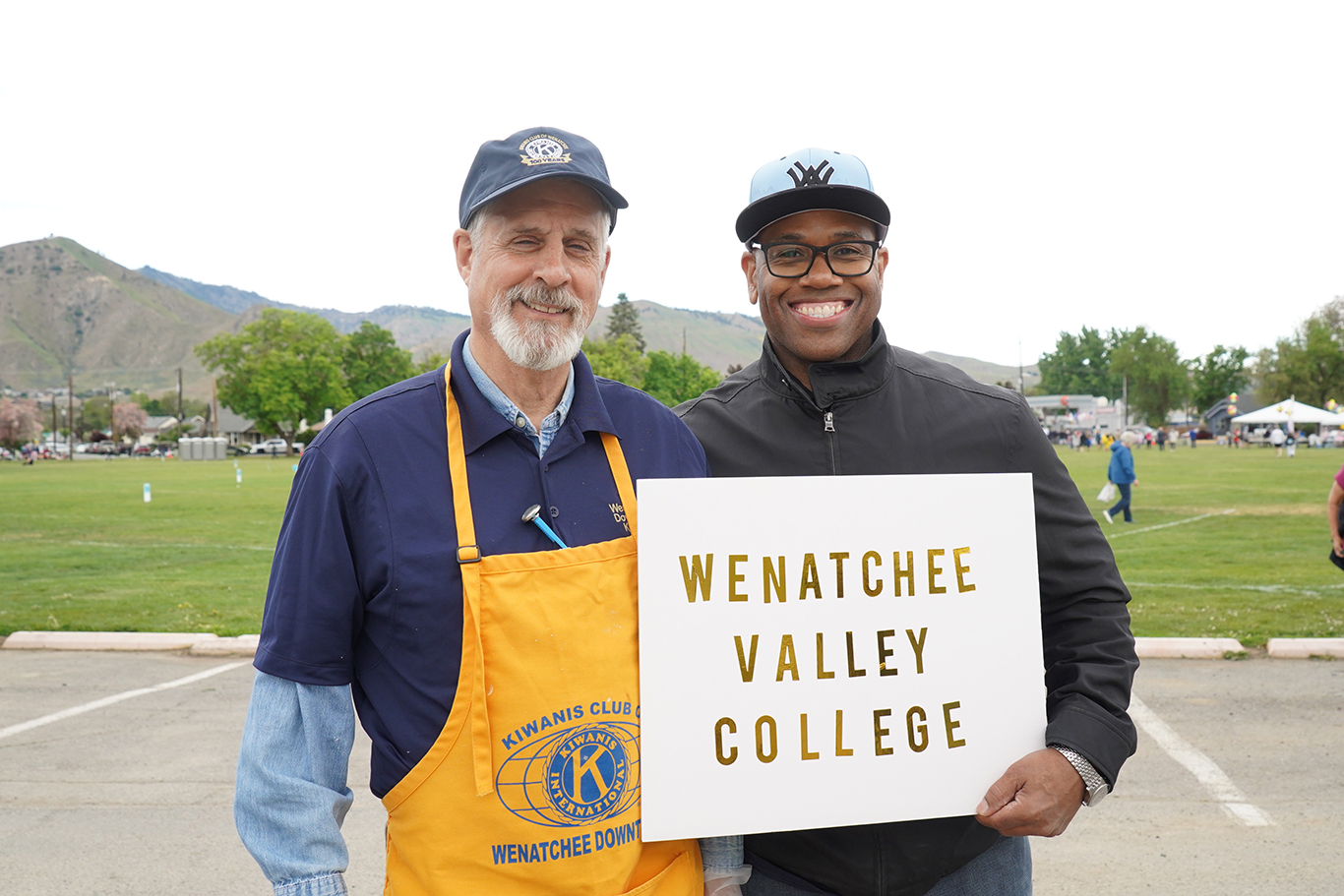 El presidente junto al profesor Greg Jourdan