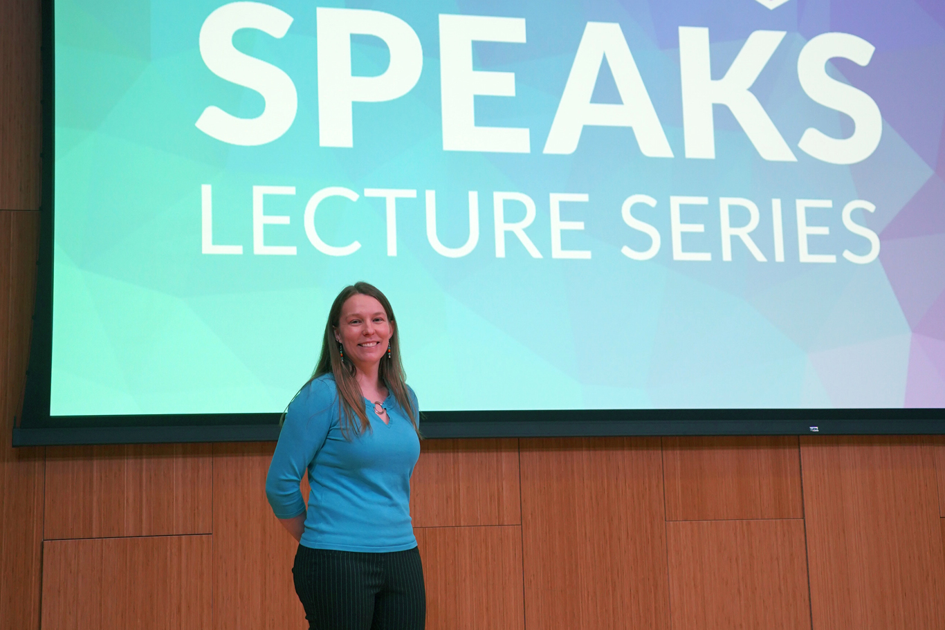 Kestrel Smith imparte la conferencia «WVC Speaks»