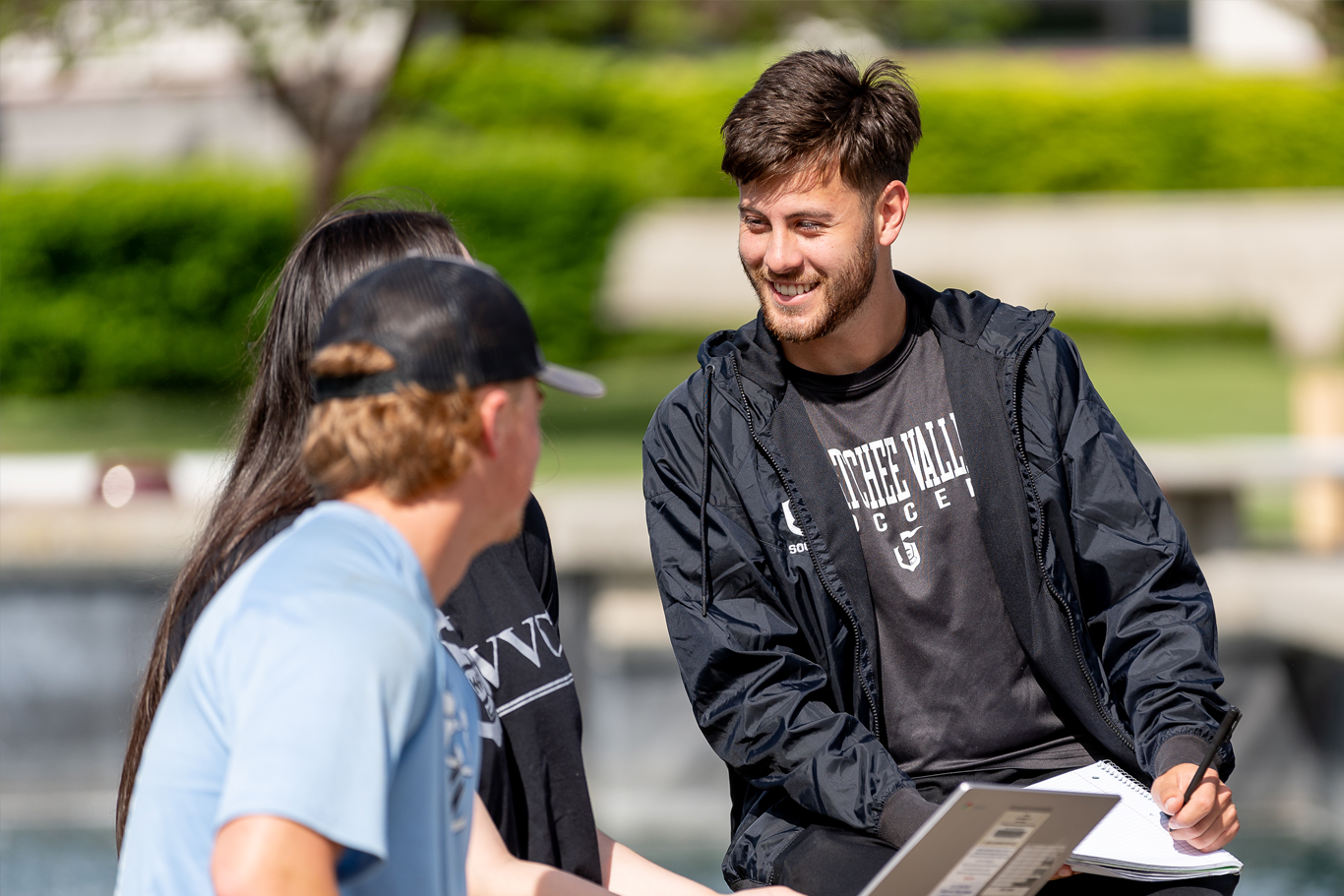 Estudiante internacional en el campus