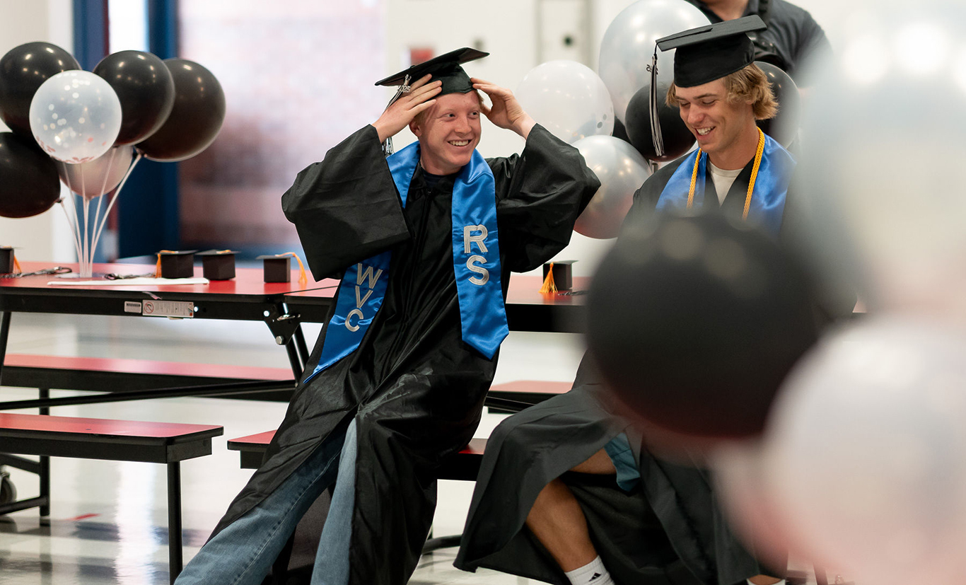 Estudiantes del programa Running Start en la ceremonia de graduación