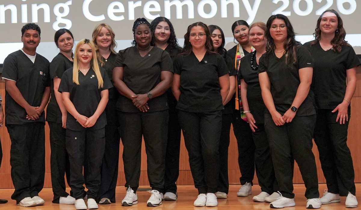 Asistente Médico Los graduados posan para una foto.