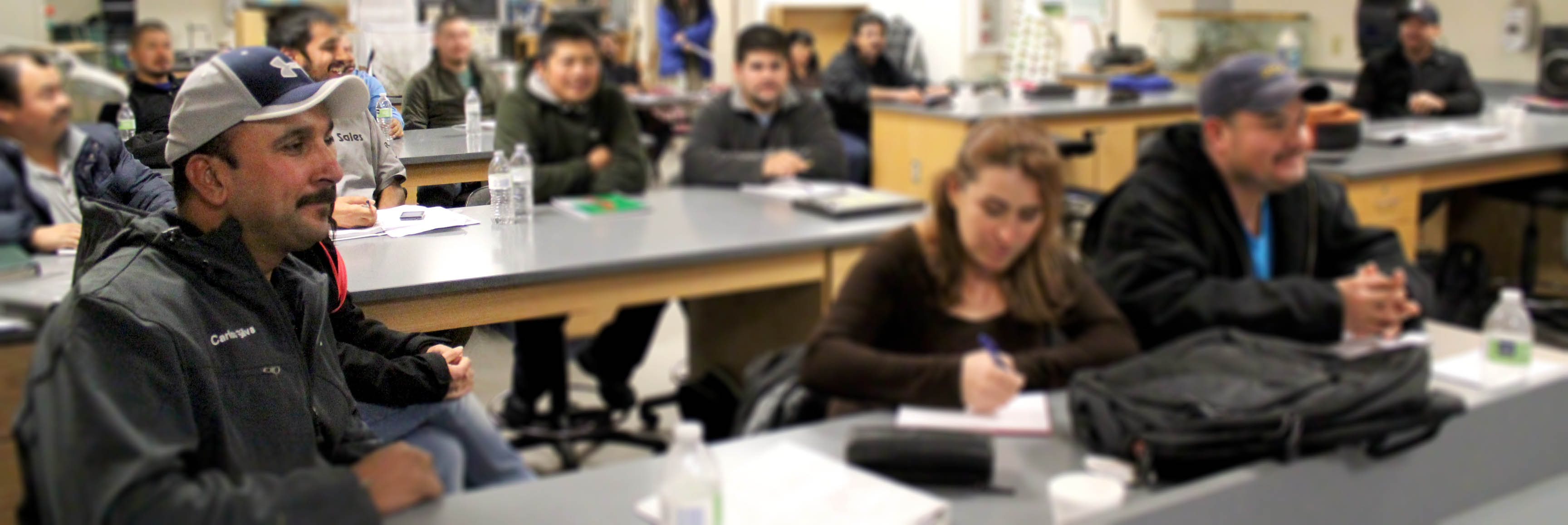 Carlo Silva en una clase de HOEEP.