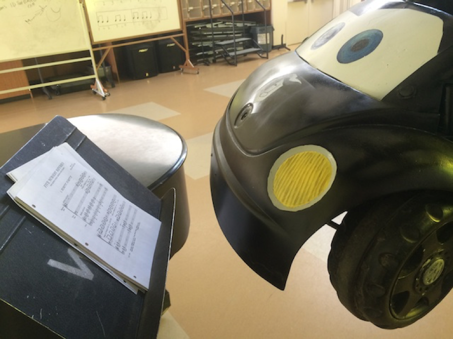 El escarabajo caballero en el coro